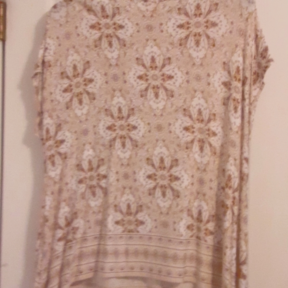 Ruby Rd. Shark Hem Top - Picture 4 of 4